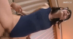 【スクール姿の美女とお家でセックス】「あーん、いく～」キッチンでバックから挿入！クンニから正常位で挿入