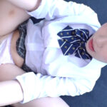 制服姿の巨乳JKのパンツをずらしてセックス