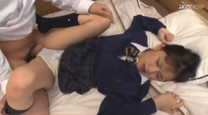 女子校生とずらしハメ 無許可中出し 女先輩にHの練習だからとお願いしまくって素股してたら